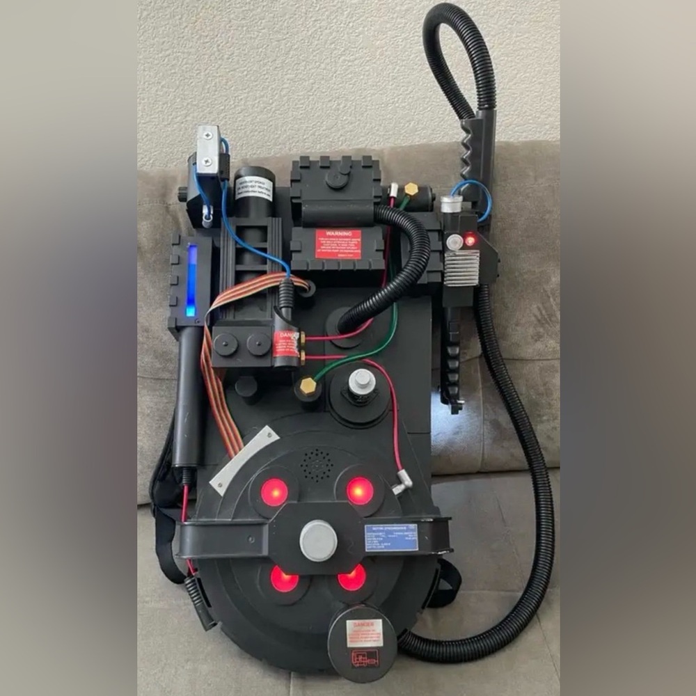 GHOSTBUSTERS deluxe proton pack with lights/ sound, works READ Replica